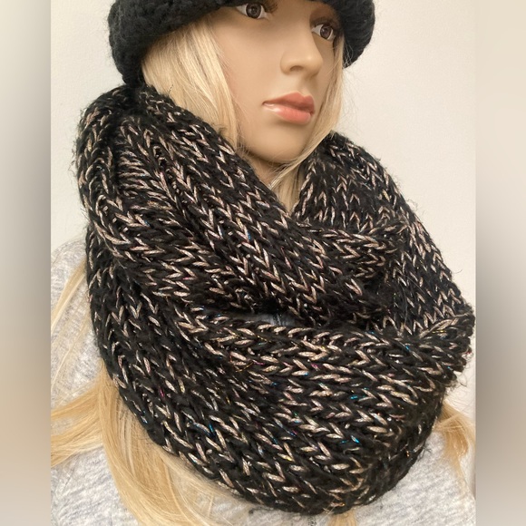 Acrylic Black knit scarf - Picture 2 of 5